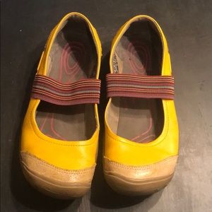 Keen yellow sandals